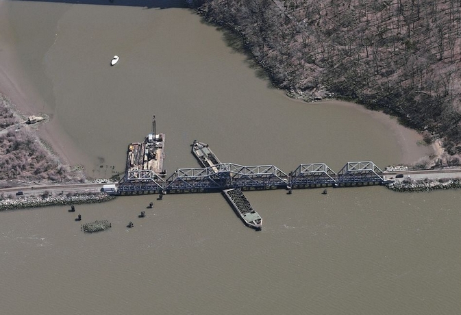 Harlem River Bridges - Amtrak Railroad Swing Bridge: Amtrak Railroad Swing Bridge 10